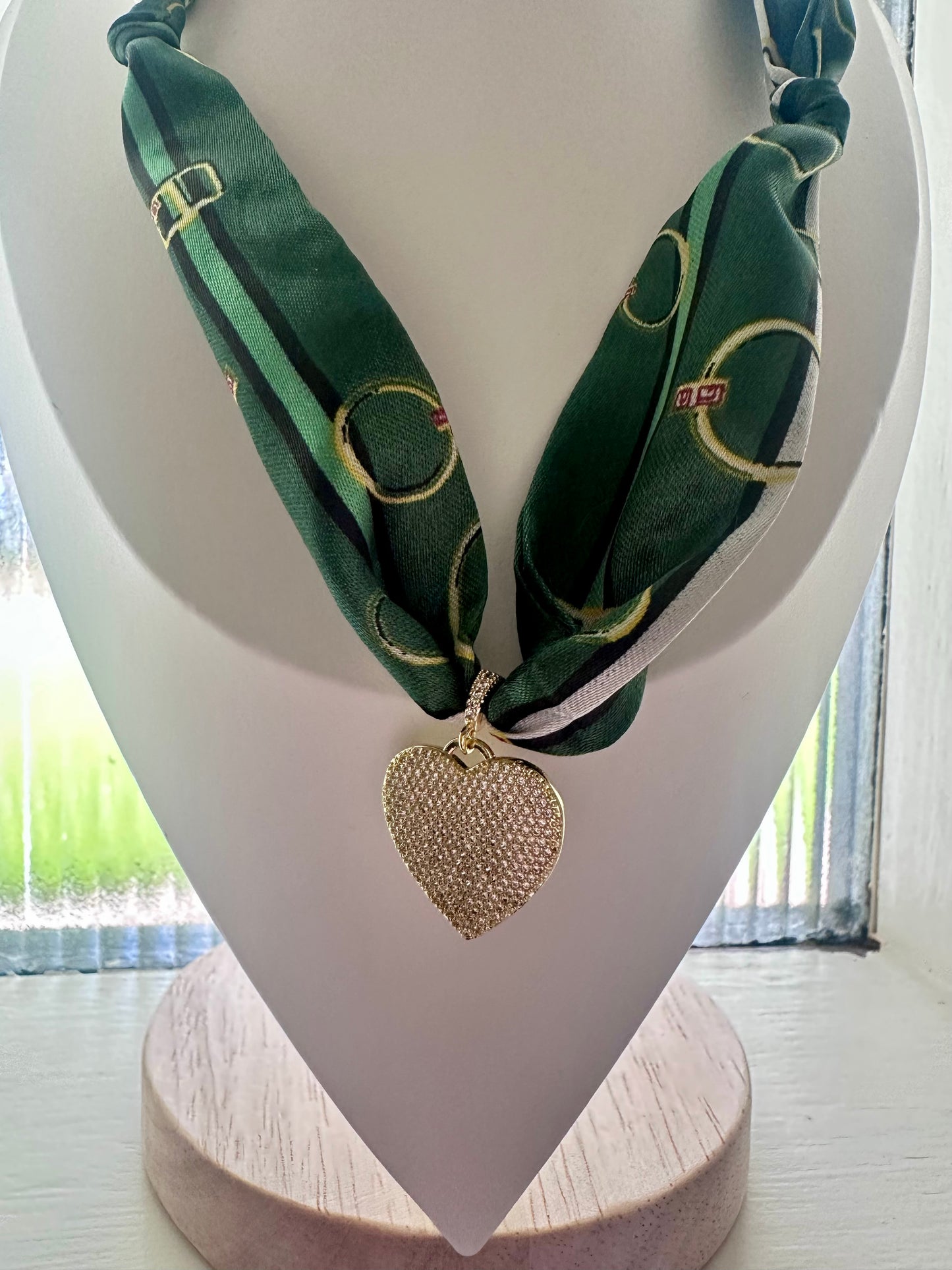Bougie in Green with CZ Heart