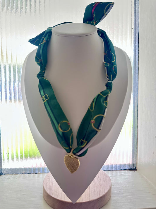 Bougie in Green with CZ Heart