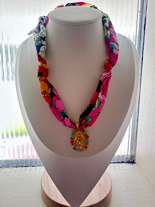 Colorful Knot with Mary
