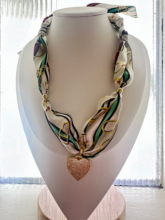Bougie Me with gold knots and cz heart